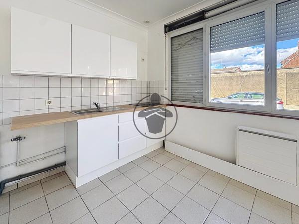 Location                                                      Appartement
                        
                     3 pièces                      73 m2                     à Saint-Quentin