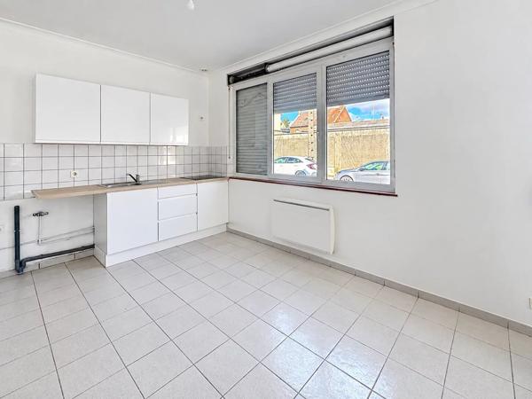 Location                                                      Appartement
                        
                     3 pièces                      73 m2                     à Saint-Quentin