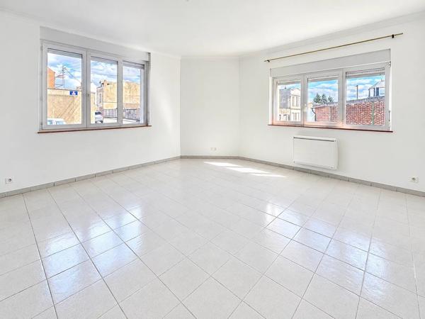 Location                                                      Appartement
                        
                     3 pièces                      73 m2                     à Saint-Quentin