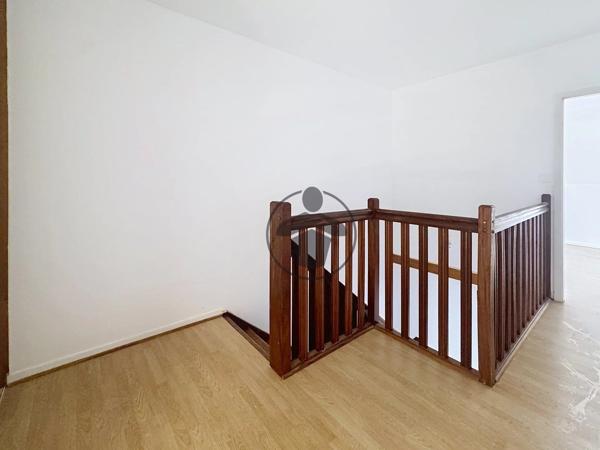 Location                                                      Appartement
                        
                     3 pièces                      73 m2                     à Saint-Quentin