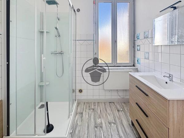 Location                                                      Appartement
                        
                     3 pièces                      73 m2                     à Saint-Quentin