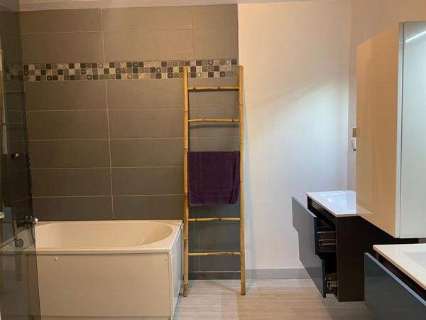 Corps de ferme isolé et ses 7 hectares avec étang