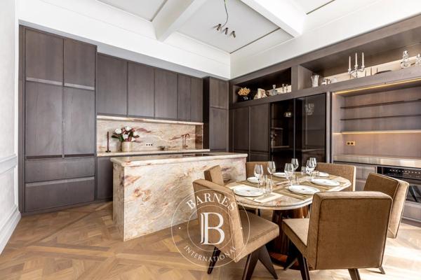 Paris 8ème, Appartement 5 Chambres -  372 m² à vendre