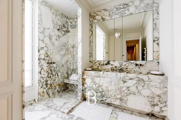 Paris 8ème, Appartement 5 Chambres -  372 m² à vendre
