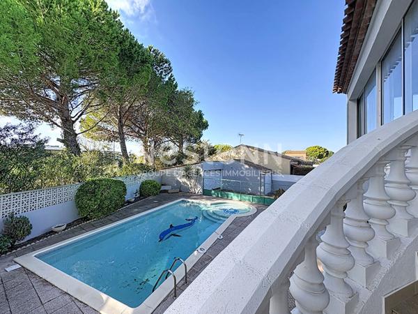 Villa d'exception de 398 m², 11 pièces, 7 chambres avec piscine, jardin & 3 garages sur un terrain de 1088 m², Quartier Calme et Résidentiel à Narbonnne