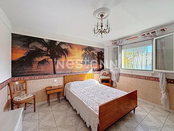 Villa d'exception de 398 m², 11 pièces, 7 chambres avec piscine, jardin & 3 garages sur un terrain de 1088 m², Quartier Calme et Résidentiel à Narbonnne