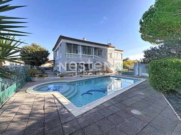 Villa d'exception de 398 m², 11 pièces, 7 chambres avec piscine, jardin & 3 garages sur un terrain de 1088 m², Quartier Calme et Résidentiel à Narbonnne