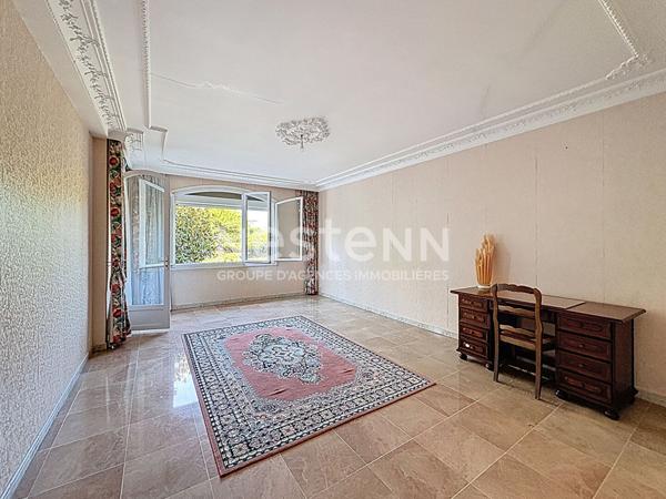 Villa d'exception de 398 m², 11 pièces, 7 chambres avec piscine, jardin & 3 garages sur un terrain de 1088 m², Quartier Calme et Résidentiel à Narbonnne