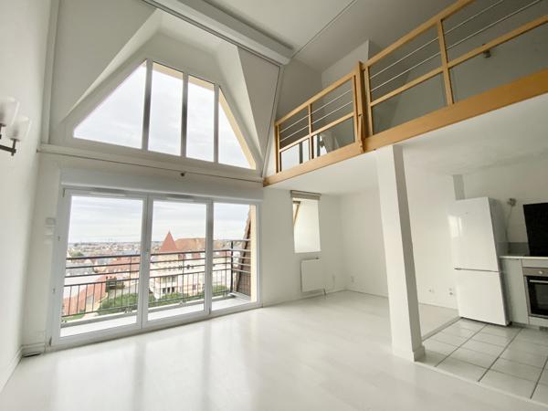 Port Guillaume - Loft 3 pièces exposé Sud-Ouest en parfait état général