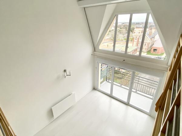 Port Guillaume - Loft 3 pièces exposé Sud-Ouest en parfait état général