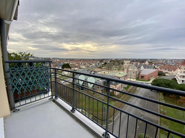 Port Guillaume - Loft 3 pièces exposé Sud-Ouest en parfait état général