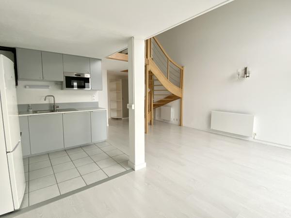 Port Guillaume - Loft 3 pièces exposé Sud-Ouest en parfait état général