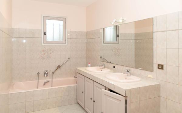 Maison à vendre    5 pièces • 140 m2 Six-Fours-les-Plages