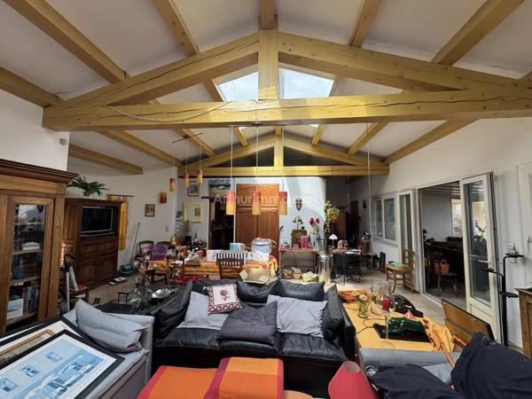 Vente                                                      Maison
                        
                     7 pièces                      358 m2                     à Manosque