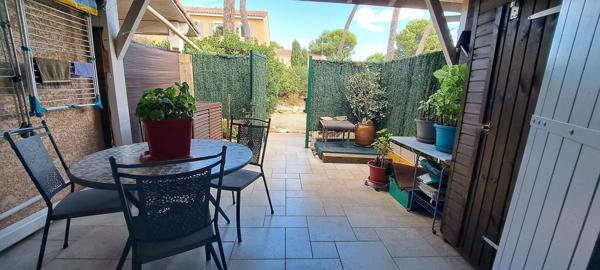 Logement avec terrasse couverte