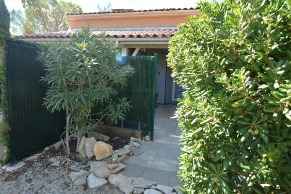 Logement avec terrasse couverte