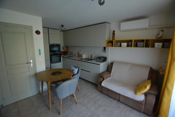 Logement avec terrasse couverte