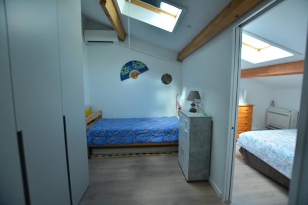 Logement avec terrasse couverte