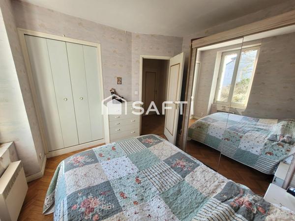 MAISON CENTRE VILLE 2ch + GD JARDIN + Dépendances