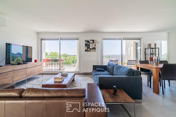Dernier étage avec rooftop et vue dégagée jusqu’à la mer