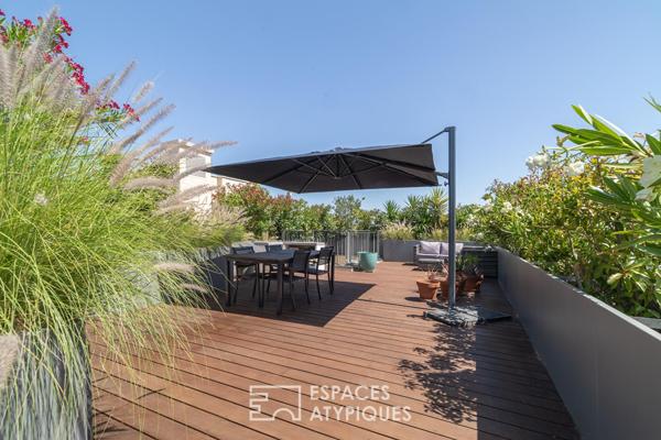 Dernier étage avec rooftop et vue dégagée jusqu’à la mer