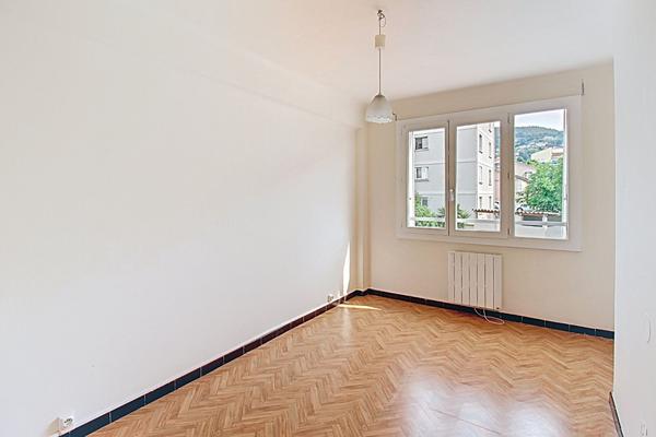 EXCLUSIVITE DRAGUIGNAN - APPARTEMENT 3 pièces + CAVE proche COMMODITÉ