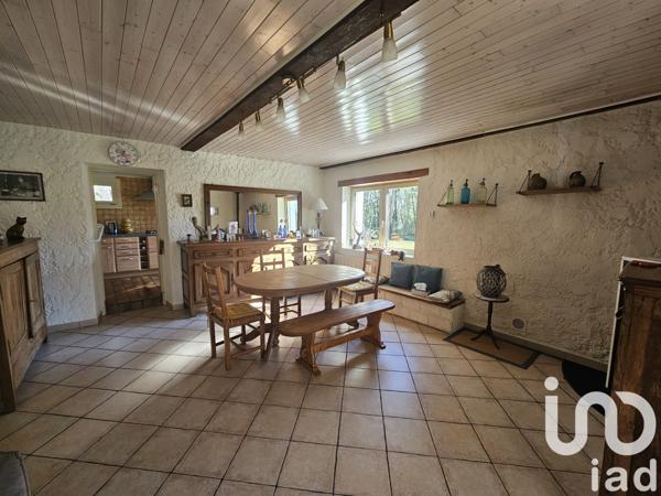 Maison 5 pièces de 103 m² à Paussac-et-Saint-Vivien (24310)