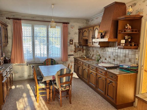 Maison à village, 3 chambres et garage jardin 484 M2