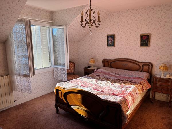 Maison à village, 3 chambres et garage jardin 484 M2