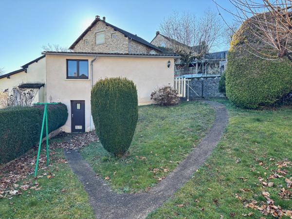 Maison à village, 3 chambres et garage jardin 484 M2