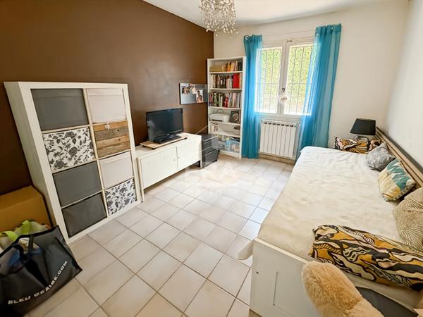 Les Pennes Mirabeau - Maison de plain pied T4+T2 de 137m2 sur parcelle avec piscine de 785m2