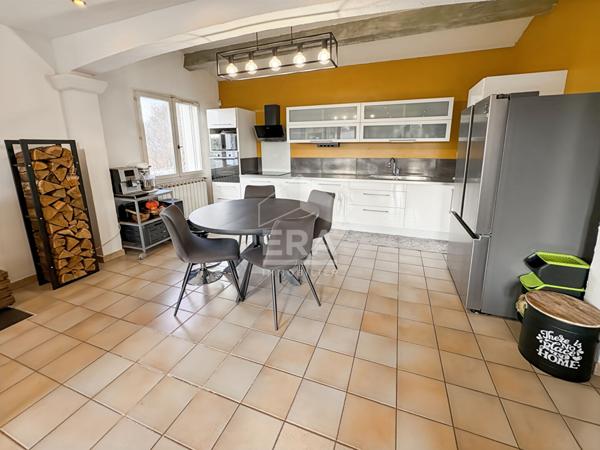 Les Pennes Mirabeau - Maison de plain pied T4+T2 de 137m2 sur parcelle avec piscine de 785m2