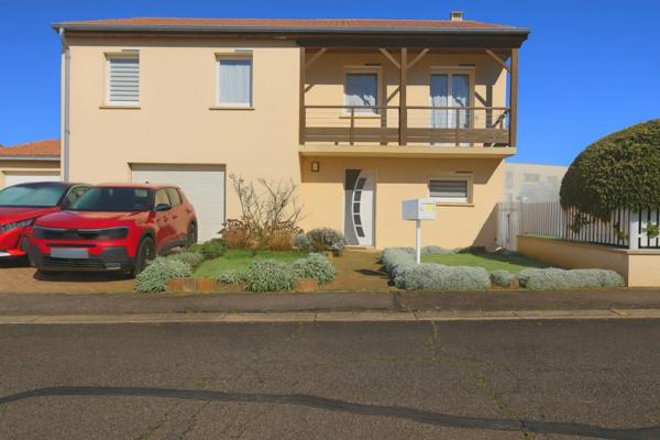 Maison individuelle MANOM 438 000.00 euros 150 m² 3 chambres jardin clos