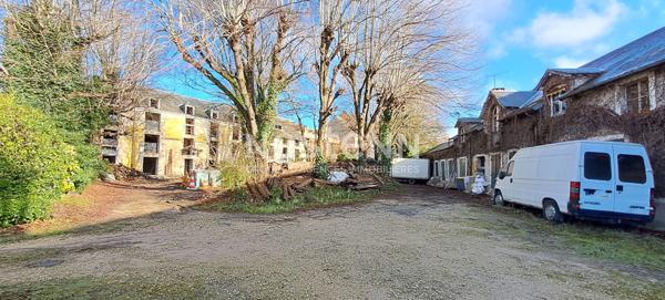 Appartement de 3 pièces avec un jardin privatif et une place de parking situé au rez-de-chaussée d'un ensemble immobilier en cours de rénovation, au coeur du centre-ville d'Étampes