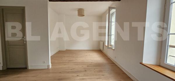 Appartement 47 m² rénové type T3 / 1 chambre - 2 possible / BOX de stockage / Cœur de ville de COULO