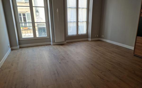 Appartement à louer    1 pièce •  Saint-Germain-en-Laye