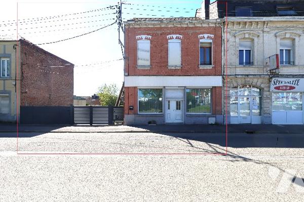 Immeuble idéalement situé, immeuble avec fort potentiel – Idéal investisseur ou maison familiale.