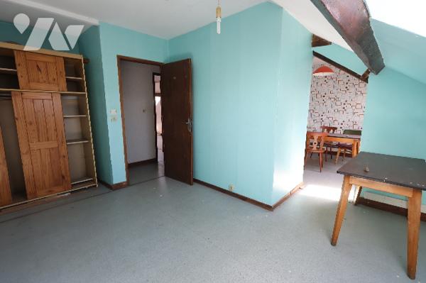 Immeuble idéalement situé, immeuble avec fort potentiel – Idéal investisseur ou maison familiale.