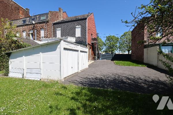 Immeuble idéalement situé, immeuble avec fort potentiel – Idéal investisseur ou maison familiale.