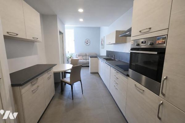 Immeuble idéalement situé, immeuble avec fort potentiel – Idéal investisseur ou maison familiale.