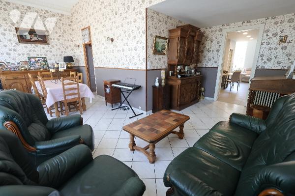 Immeuble idéalement situé, immeuble avec fort potentiel – Idéal investisseur ou maison familiale.