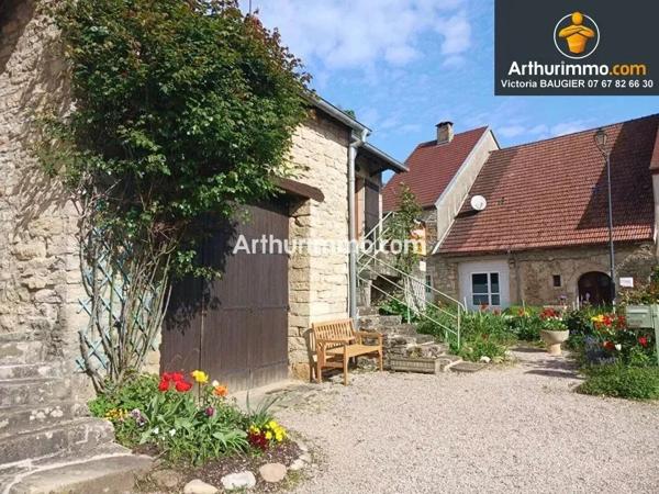 Vente                                                      Maison de village
                        
                     7 pièces                      81 m2                     à Arlay