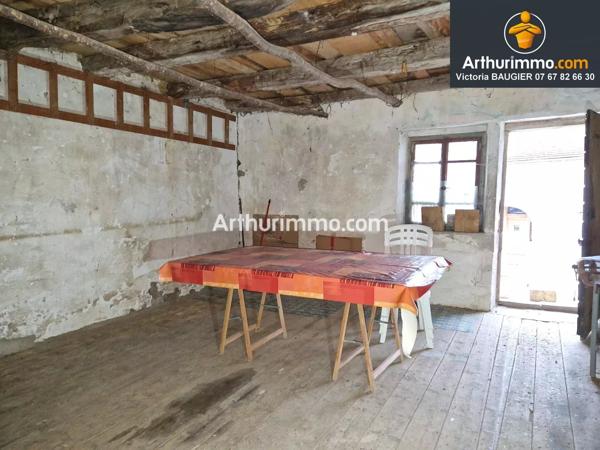 Vente                                                      Maison de village
                        
                     7 pièces                      81 m2                     à Arlay