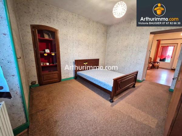 Vente                                                      Maison de village
                        
                     7 pièces                      81 m2                     à Arlay