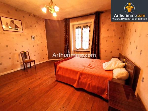 Vente                                                      Maison de village
                        
                     7 pièces                      81 m2                     à Arlay