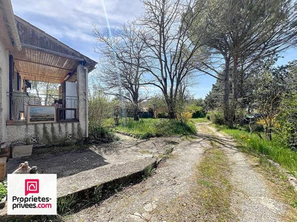 Rians VILLA T5 avec garage sur 2393 m² de terrain plat et clos