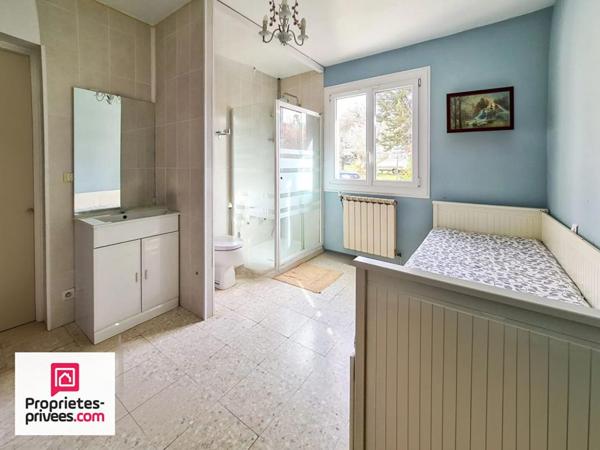 Rians VILLA T5 avec garage sur 2393 m² de terrain plat et clos