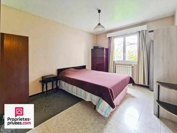 Rians VILLA T5 avec garage sur 2393 m² de terrain plat et clos