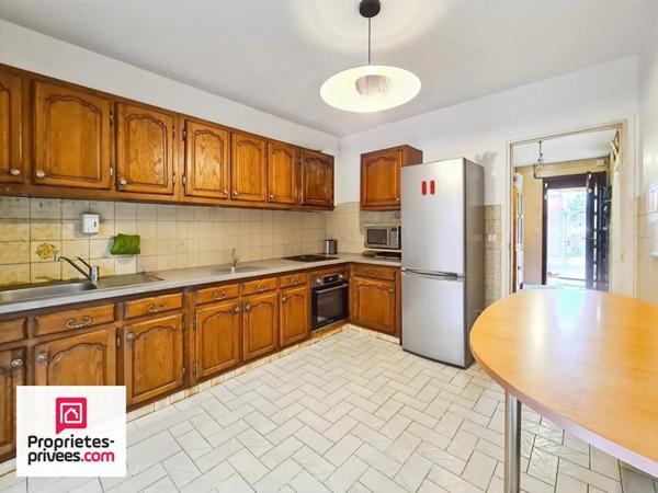 Rians VILLA T5 avec garage sur 2393 m² de terrain plat et clos