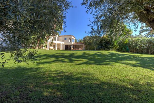 Villa récente à deux pas des plages, écoles, commerces